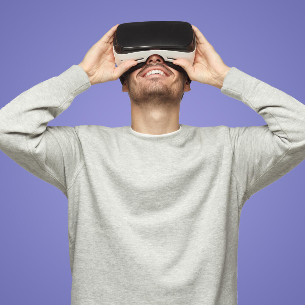 caucasian male wearing virtual reality goggles pla fcy5hwv.jpg